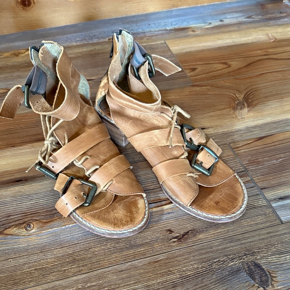 Stylish Tan Leather Sandals
